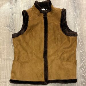 d&co Stylish Brown Vest with Faux Fur Accents